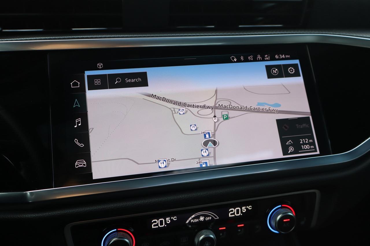 2022 Audi Q3 Technik Photo