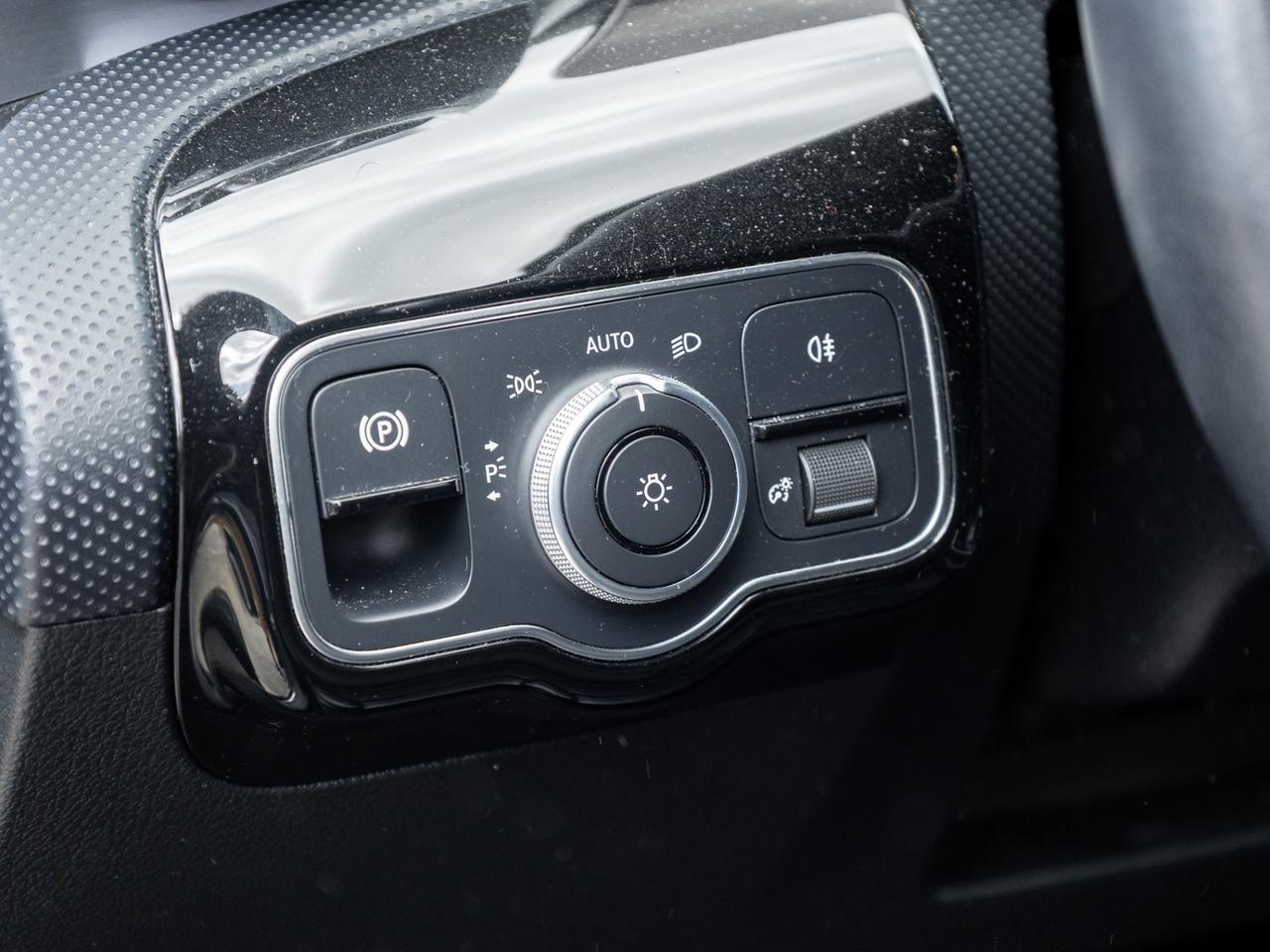 2019 Mercedes-Benz A-Class A 250 4MATIC AMG Line -Pano Roof-Navi-Sport Seats- Photo