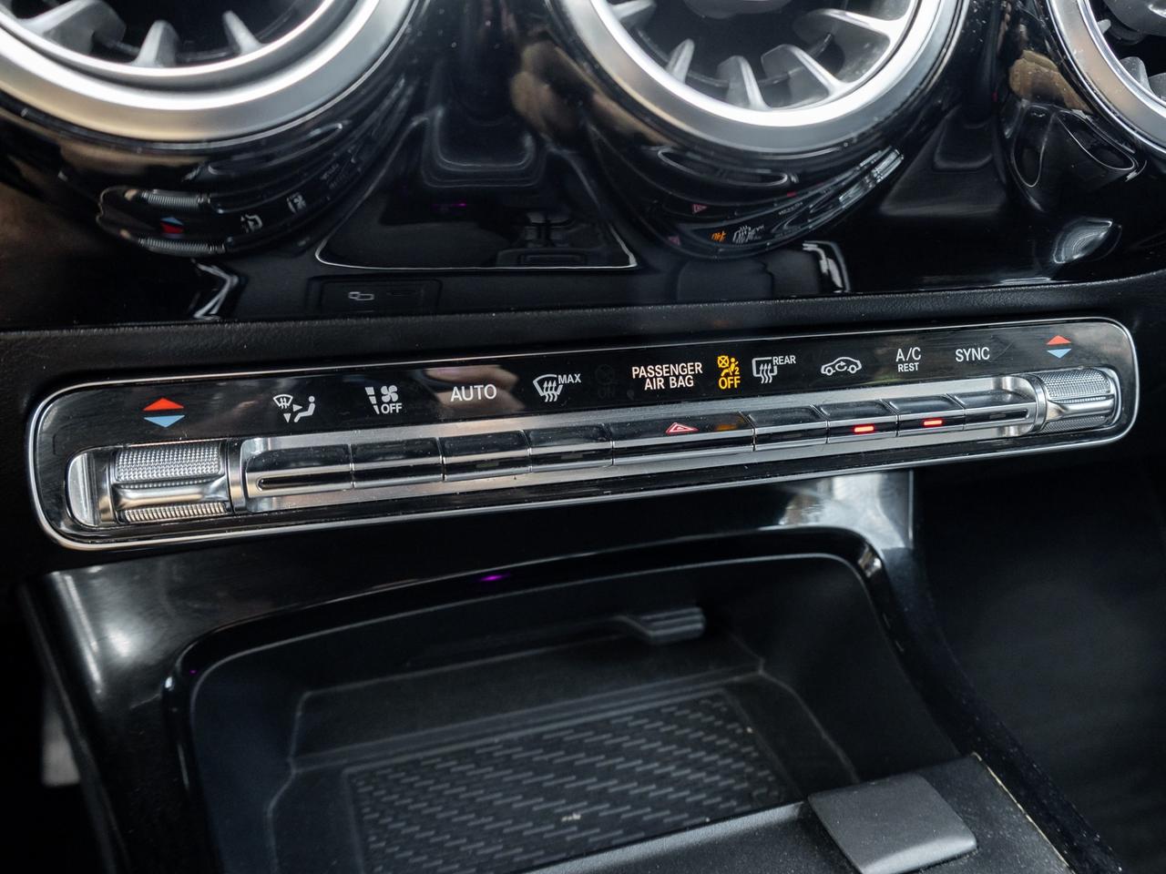 2019 Mercedes-Benz A-Class A 250 4MATIC AMG Line -Pano Roof-Navi-Sport Seats- Photo