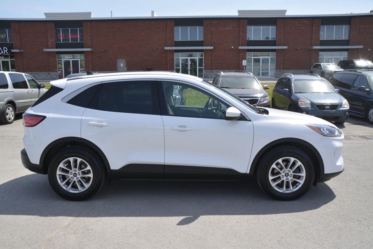2020 Ford Escape SE Photo