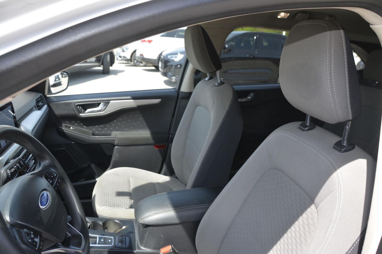2020 Ford Escape SE Photo