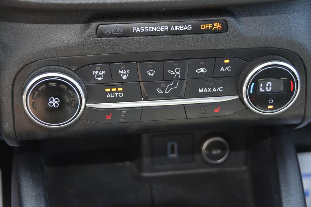 2020 Ford Escape SE Photo
