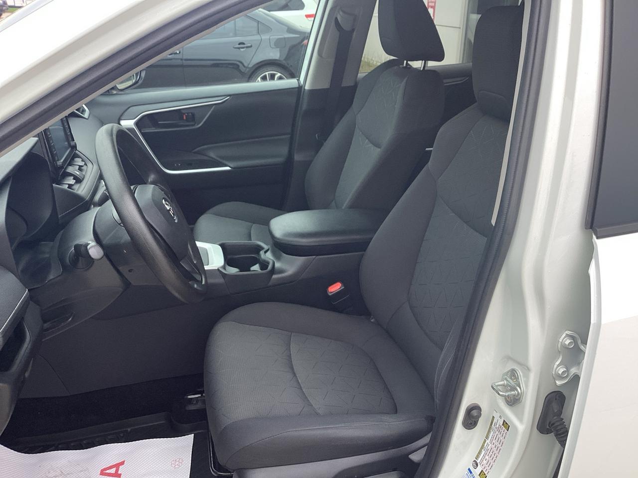 2021 Toyota RAV4 LE AWD Photo