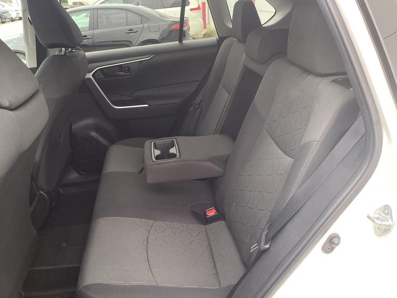 2021 Toyota RAV4 LE AWD Photo3