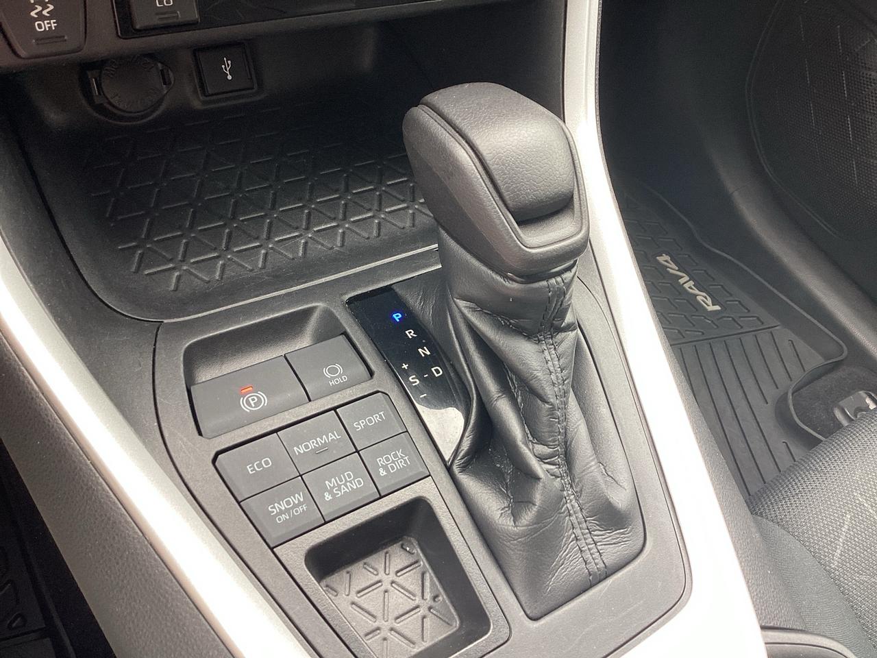 2021 Toyota RAV4 LE AWD Photo