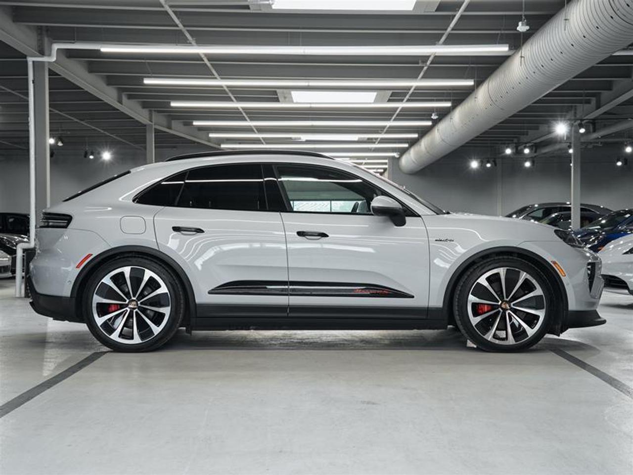 2025 Porsche Macan Electric 4S AWD Photo4