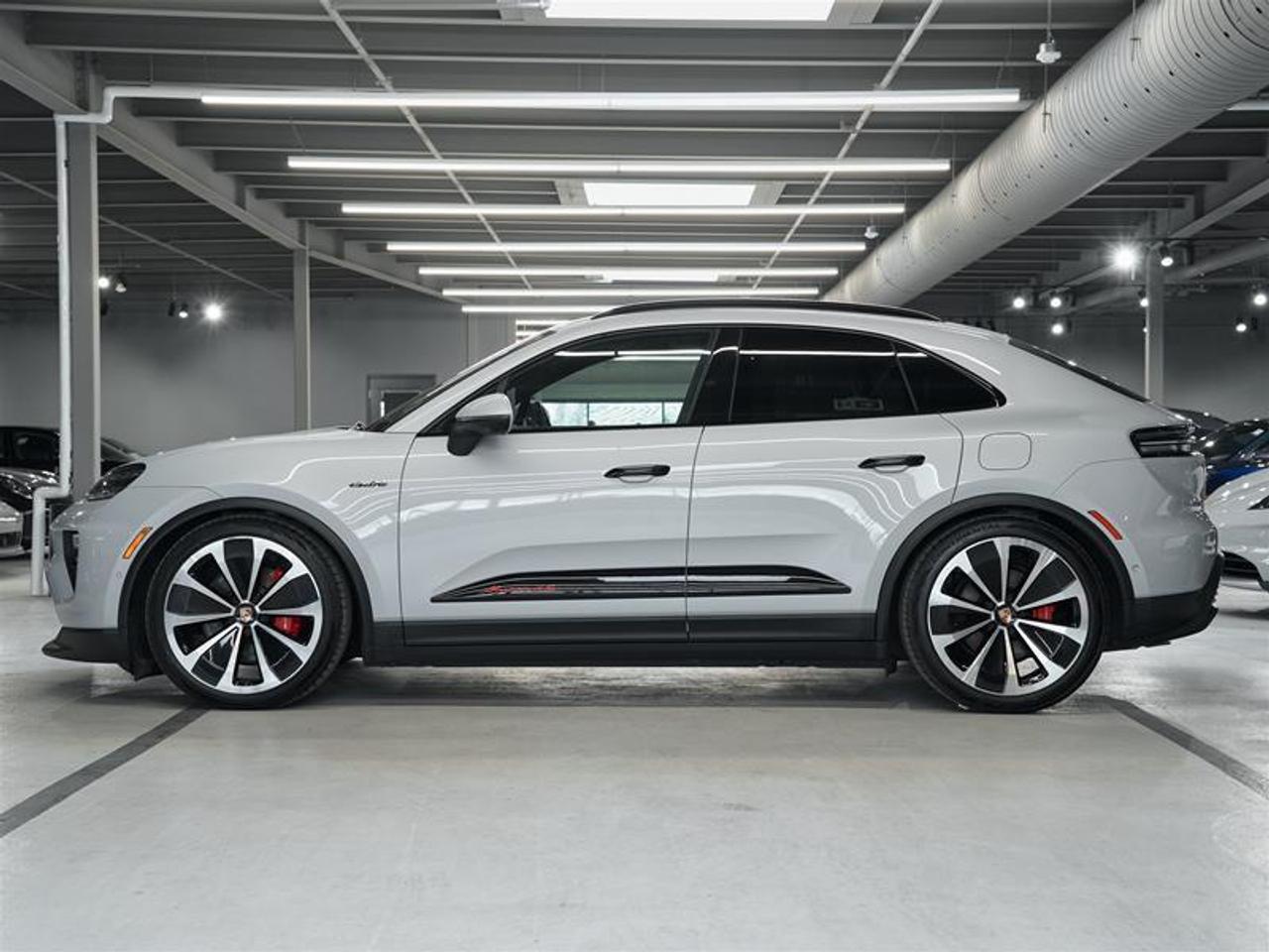 2025 Porsche Macan Electric 4S AWD Photo