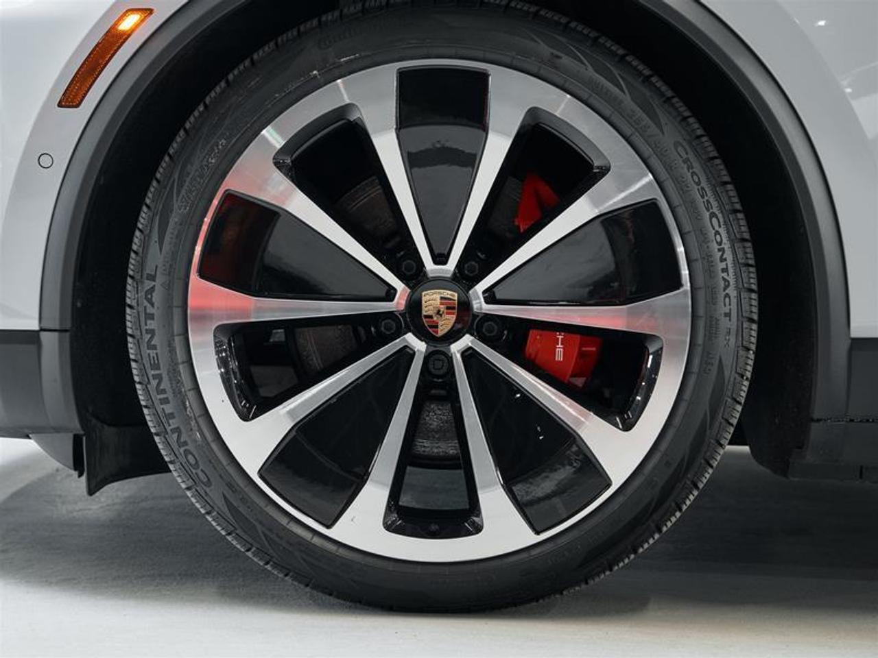 2025 Porsche Macan Electric 4S AWD Photo