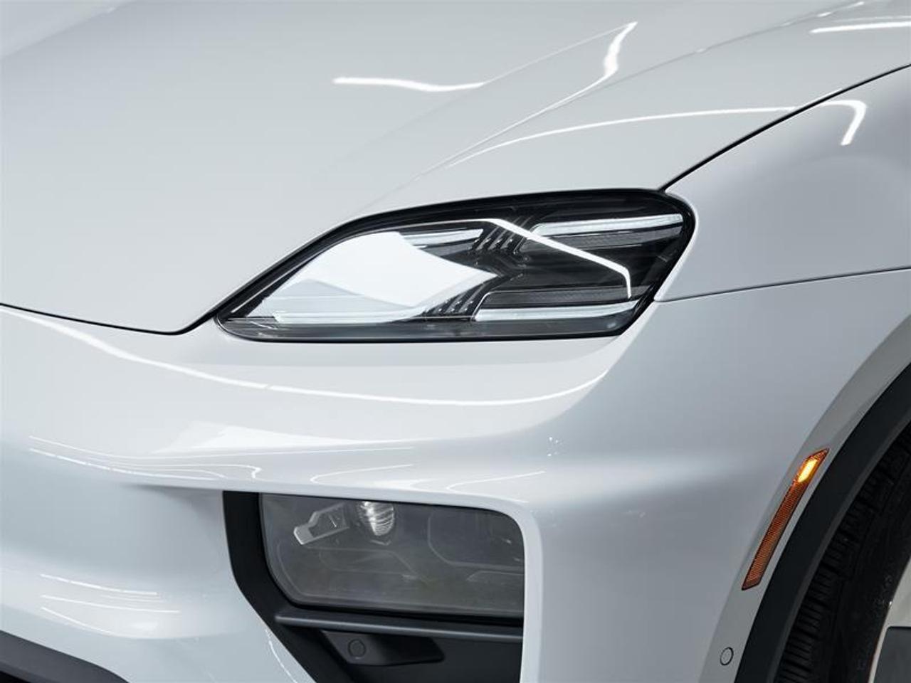 2025 Porsche Macan Electric 4S AWD Photo