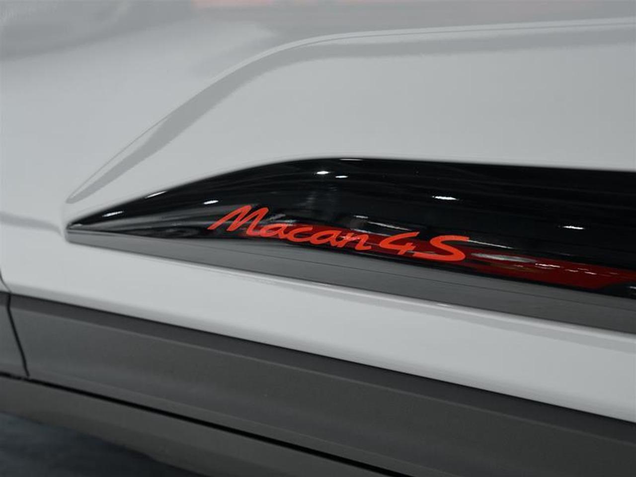 2025 Porsche Macan Electric 4S AWD Photo