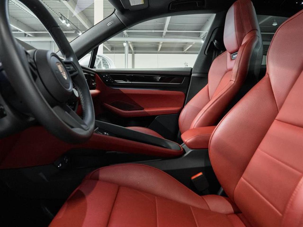 2025 Porsche Macan Electric 4S AWD Photo