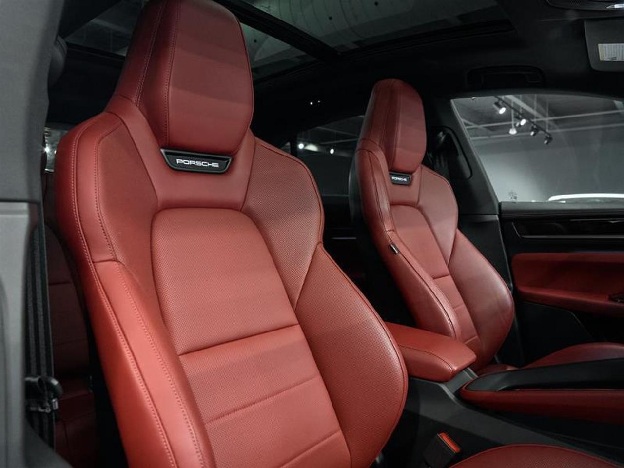 2025 Porsche Macan Electric 4S AWD Photo