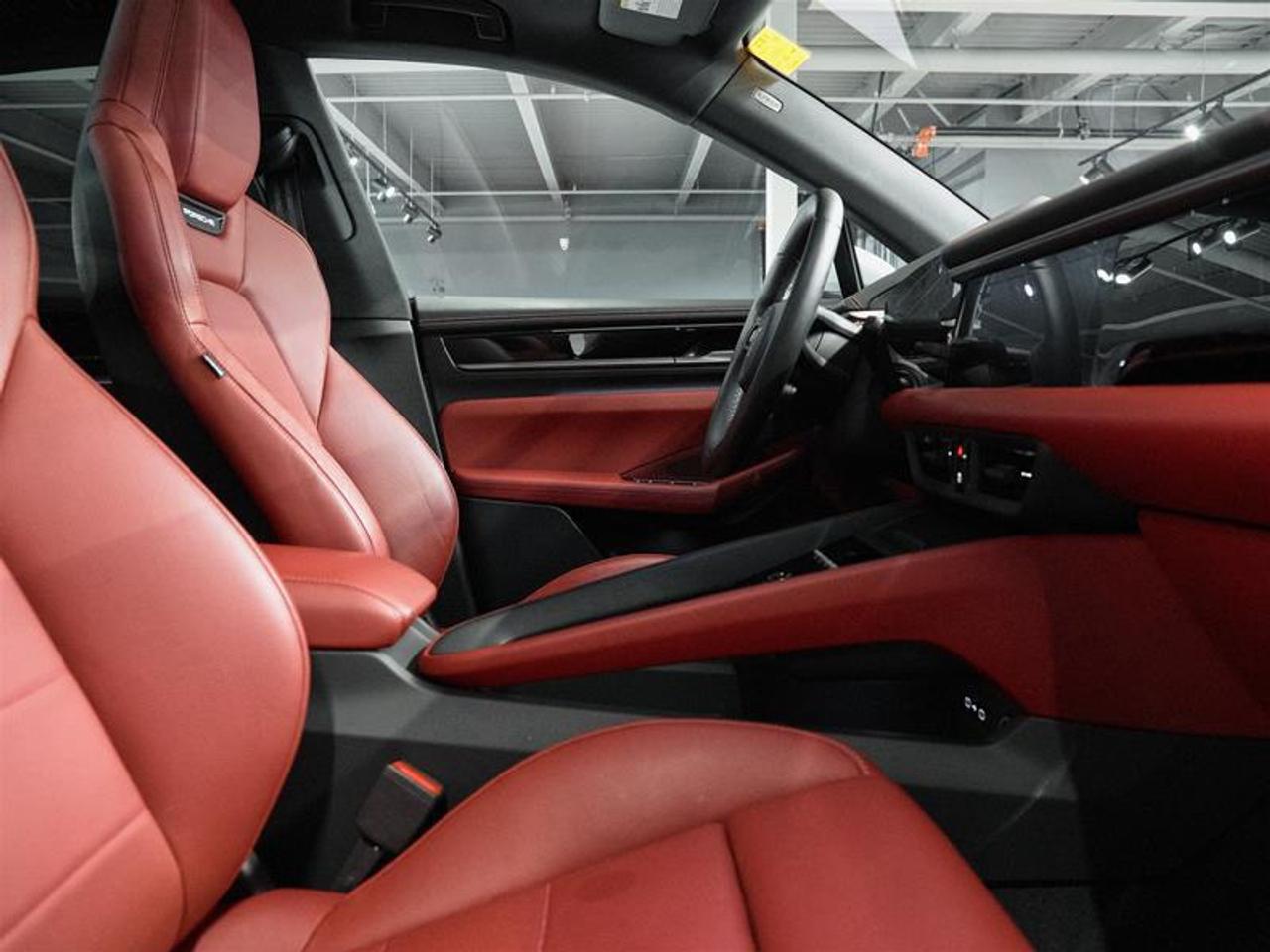 2025 Porsche Macan Electric 4S AWD Photo