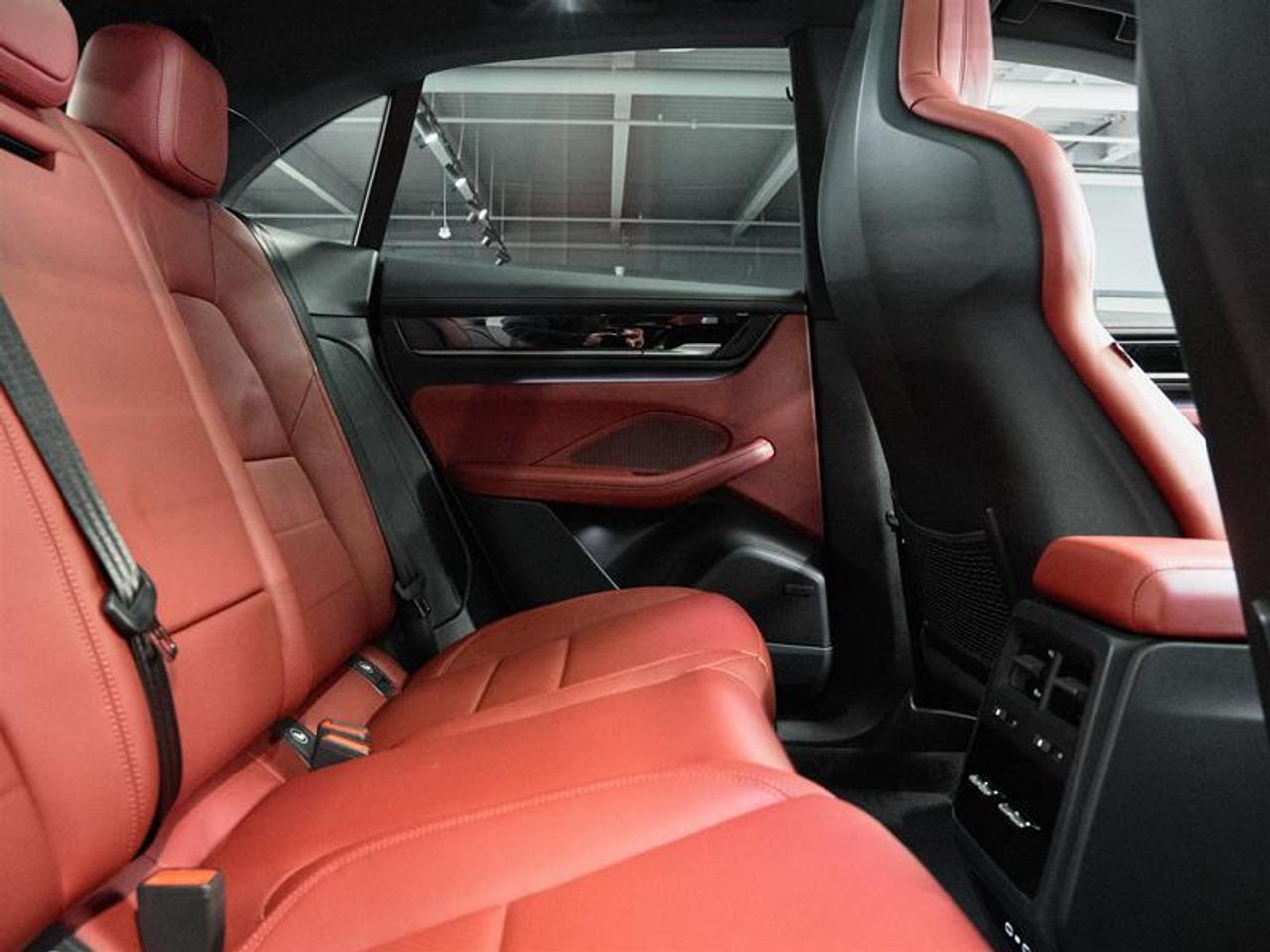 2025 Porsche Macan Electric 4S AWD Photo