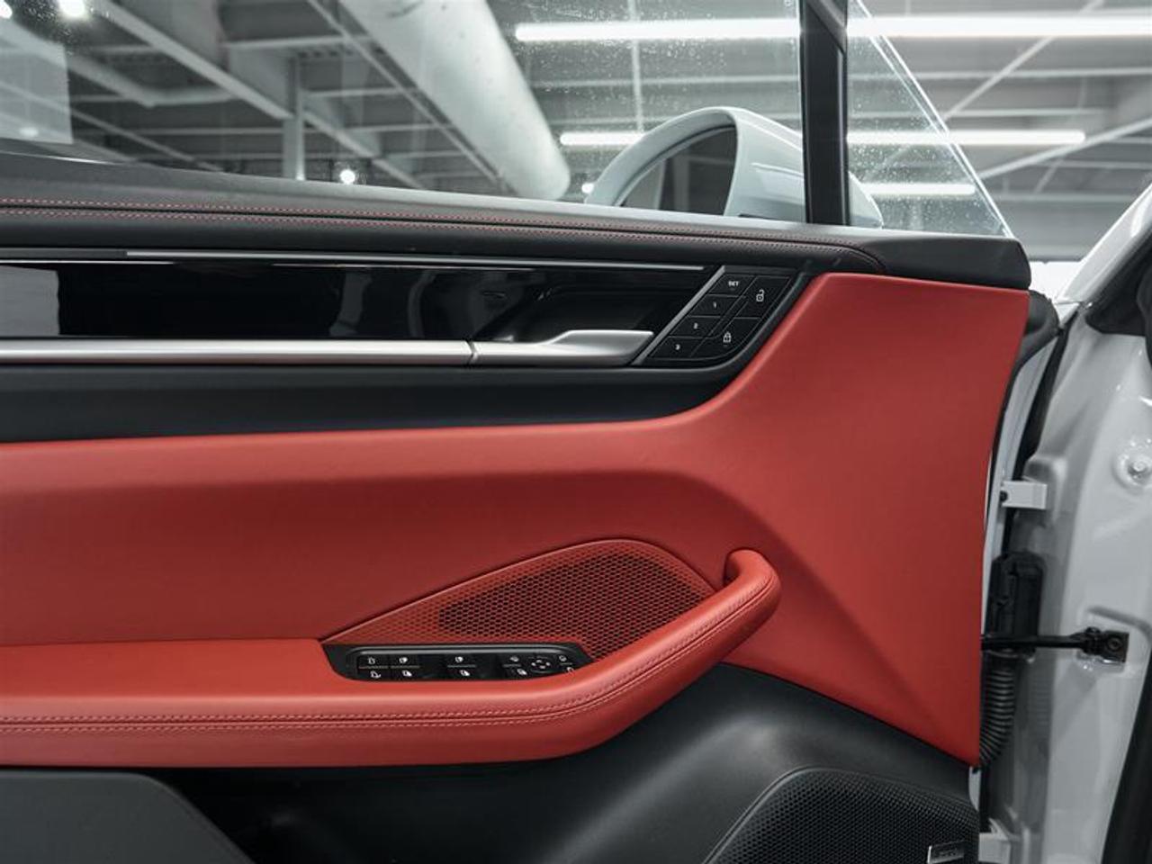 2025 Porsche Macan Electric 4S AWD Photo