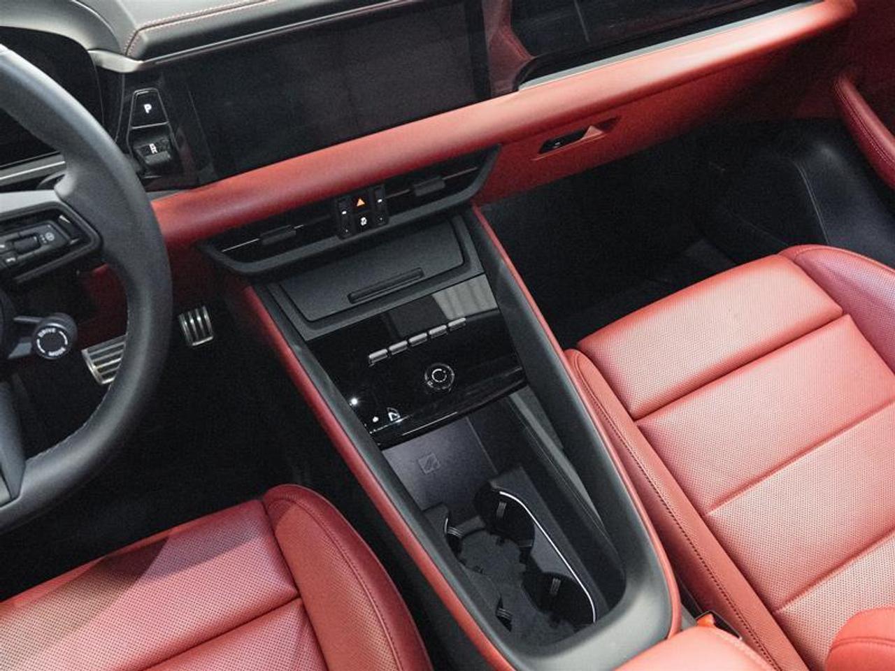 2025 Porsche Macan Electric 4S AWD Photo
