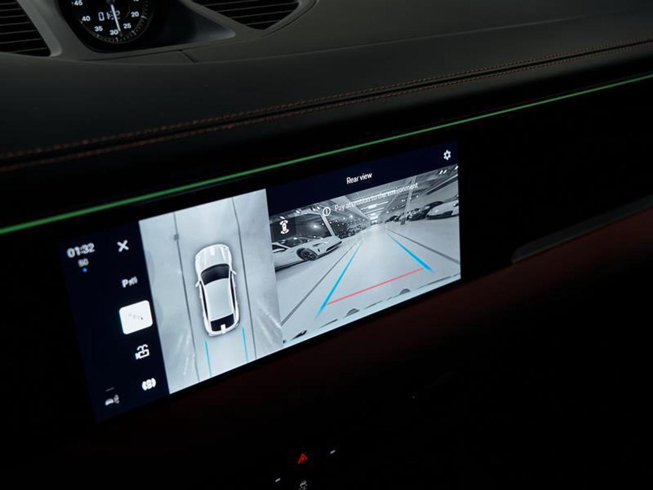 2025 Porsche Macan Electric 4S AWD Photo