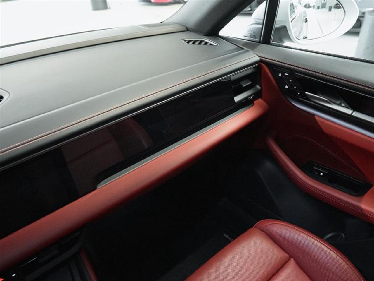 2025 Porsche Macan Electric 4S AWD Photo