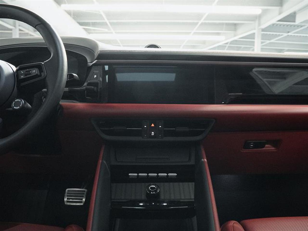 2025 Porsche Macan Electric 4S AWD Photo
