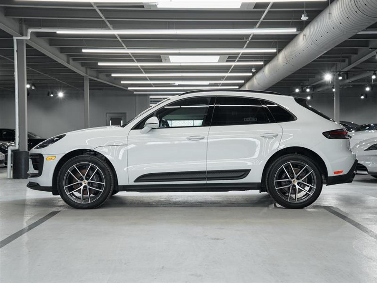 2025 Porsche Macan AWD Photo