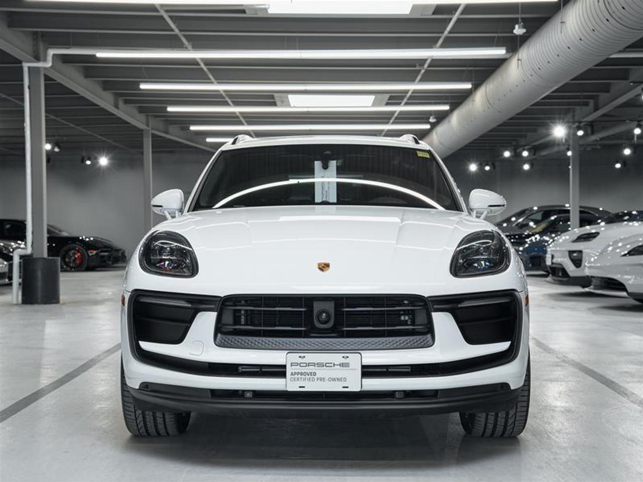 2025 Porsche Macan AWD Photo
