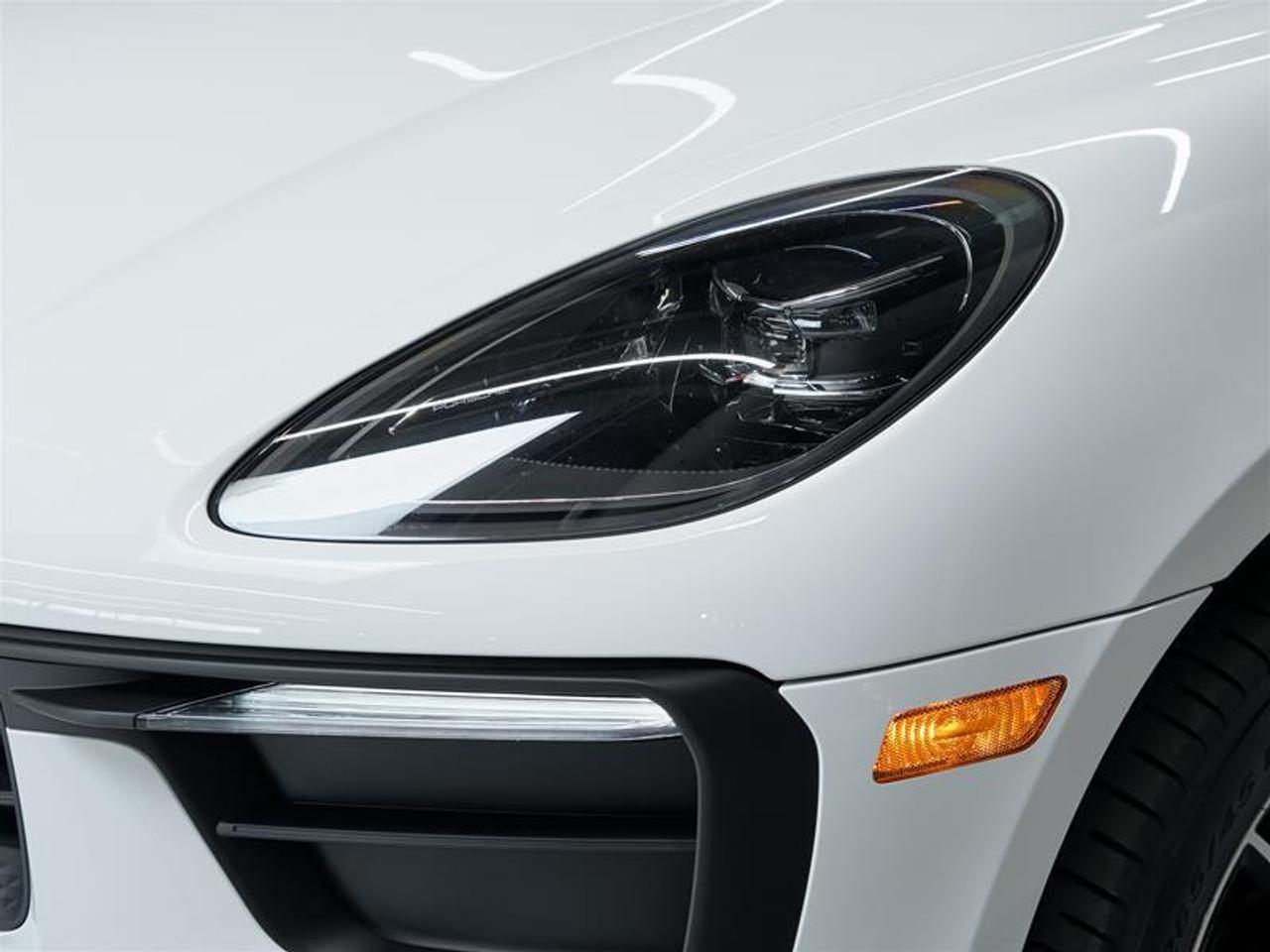 2025 Porsche Macan AWD Photo