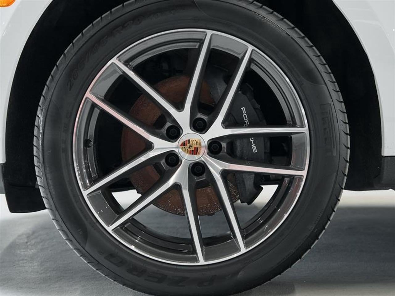 2025 Porsche Macan AWD Photo
