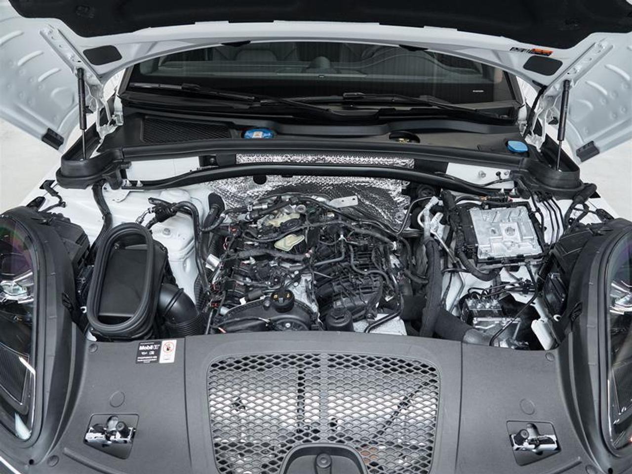 2025 Porsche Macan AWD Photo