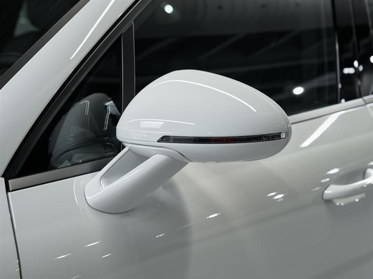 2025 Porsche Macan AWD Photo