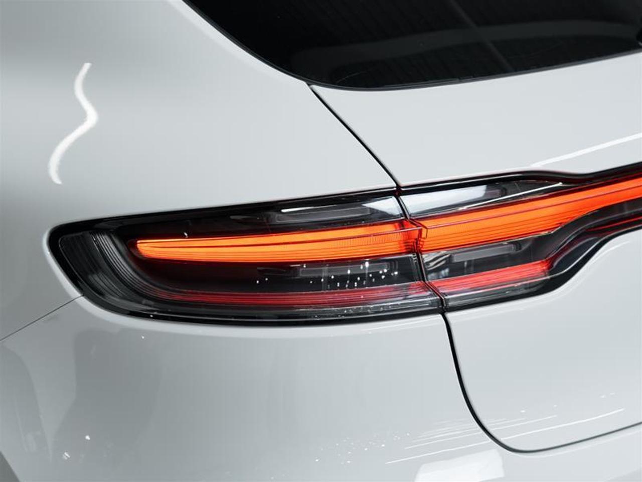 2025 Porsche Macan AWD Photo
