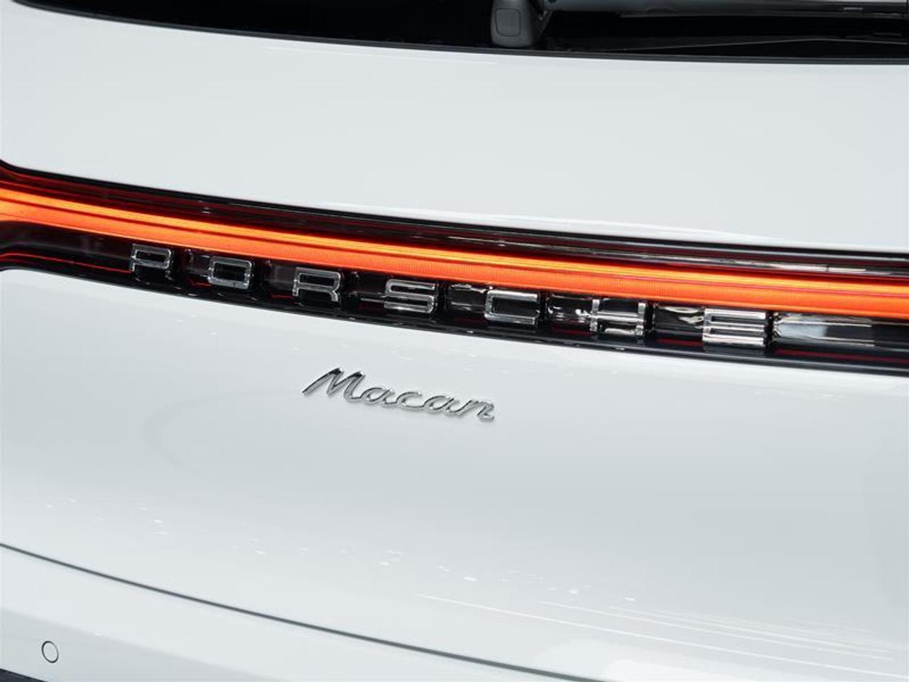 2025 Porsche Macan AWD Photo