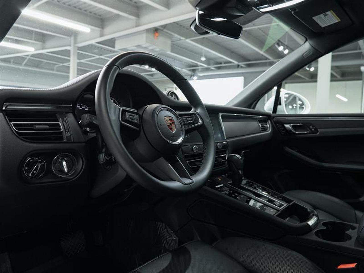 2025 Porsche Macan AWD Photo