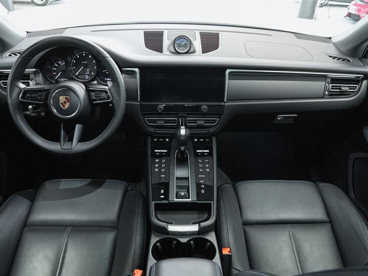 2025 Porsche Macan AWD Photo