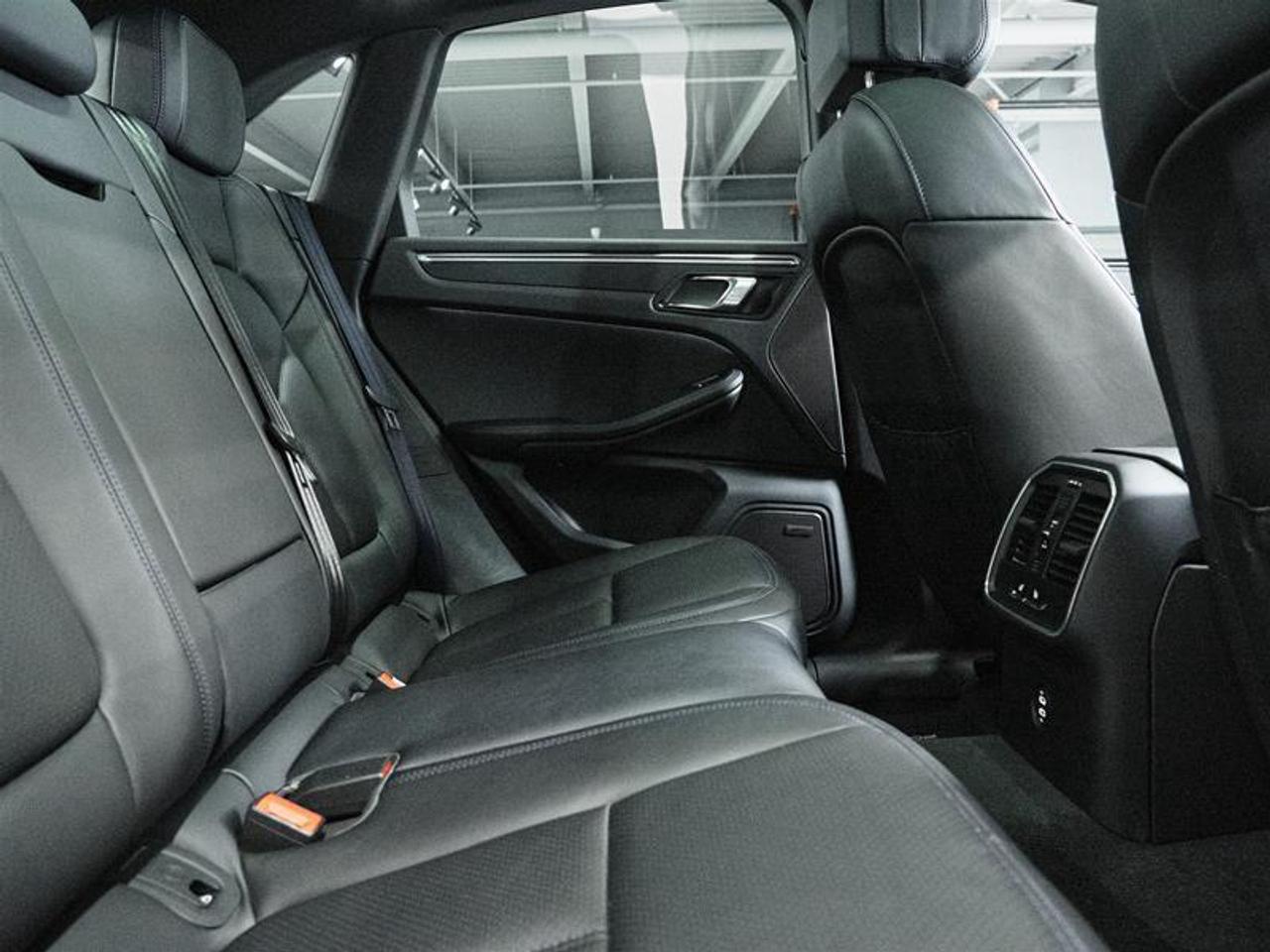 2025 Porsche Macan AWD Photo