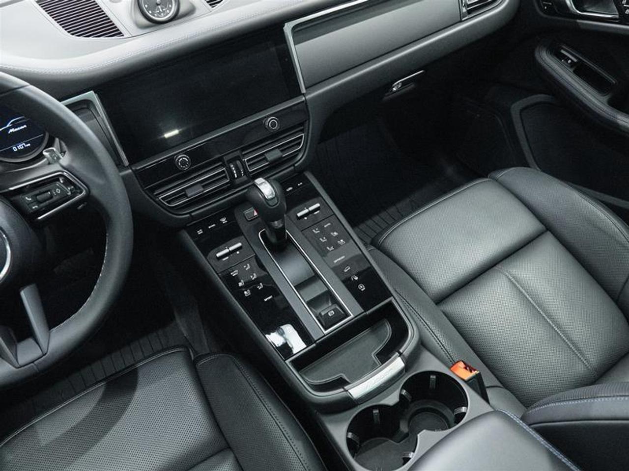2025 Porsche Macan AWD Photo