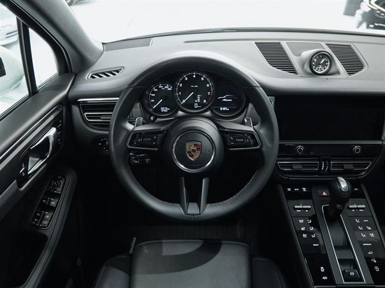 2025 Porsche Macan AWD Photo