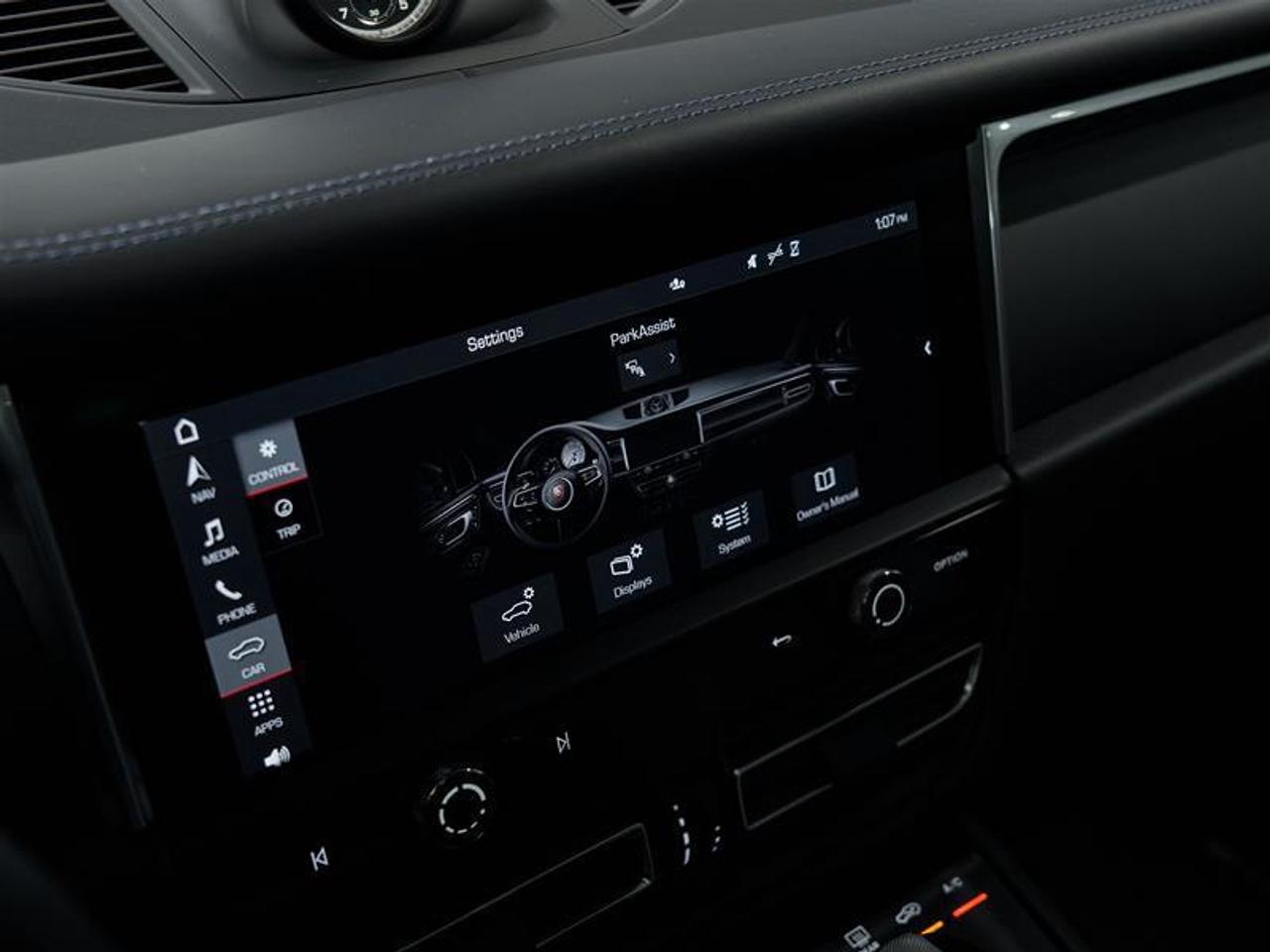 2025 Porsche Macan AWD Photo