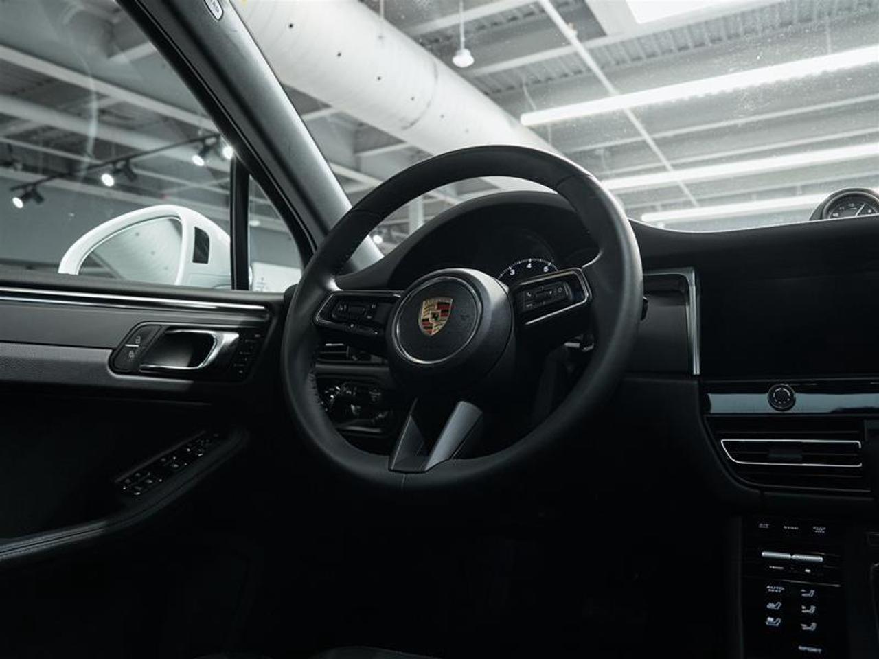 2025 Porsche Macan AWD Photo
