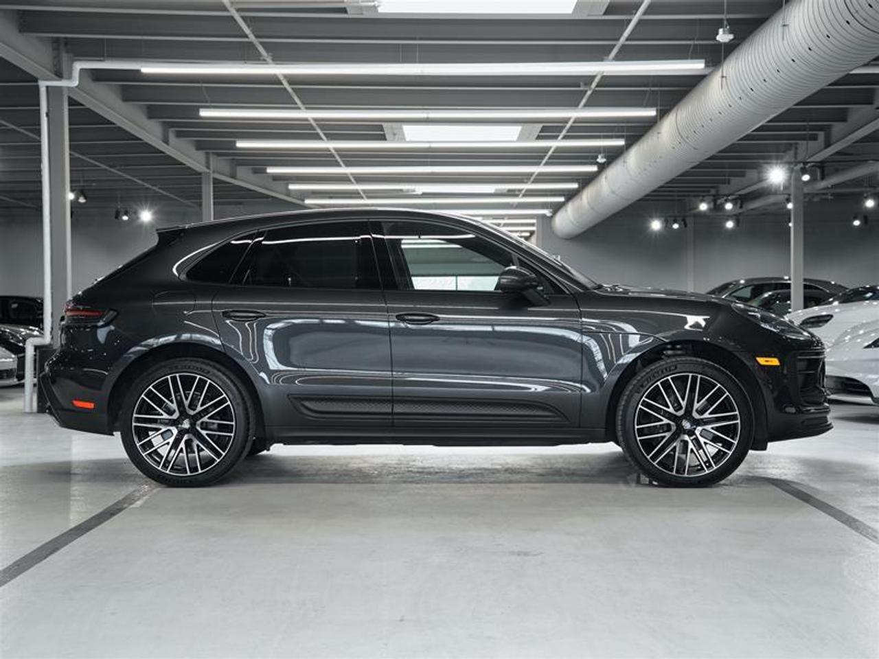 2025 Porsche Macan AWD Photo