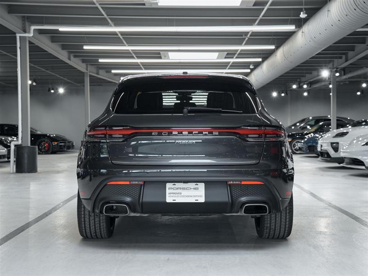 2025 Porsche Macan AWD Photo3