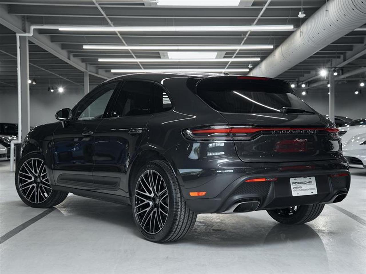 2025 Porsche Macan AWD Photo