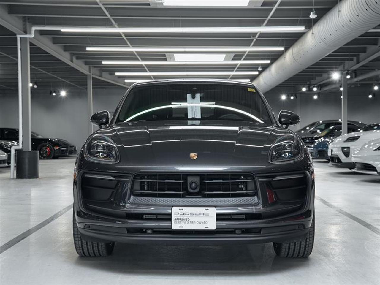 2025 Porsche Macan AWD Photo