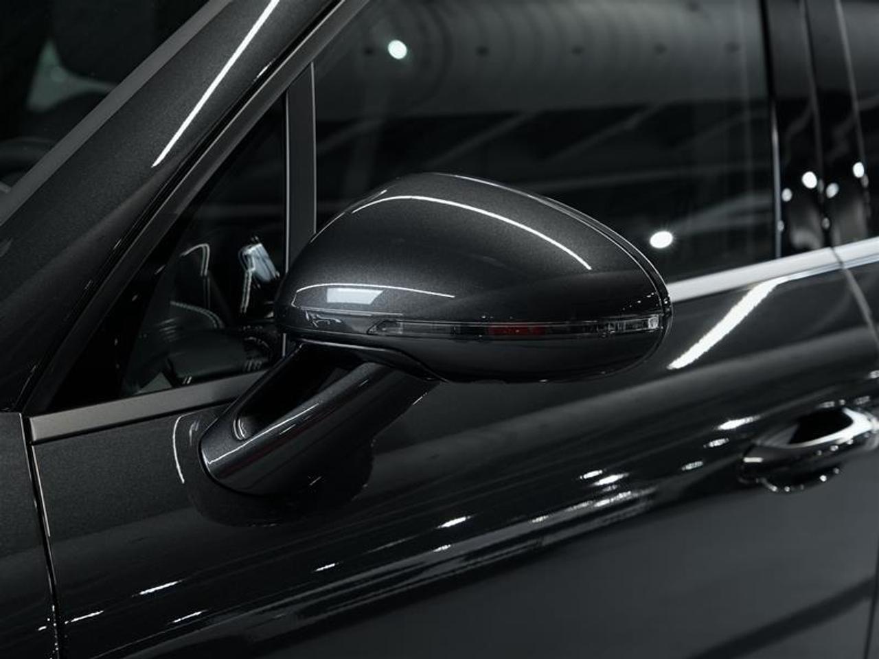 2025 Porsche Macan AWD Photo
