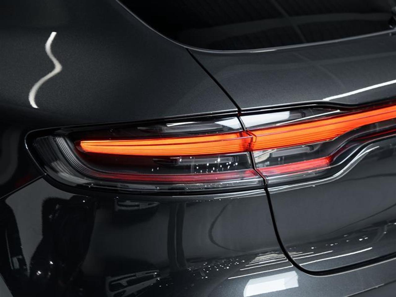 2025 Porsche Macan AWD Photo