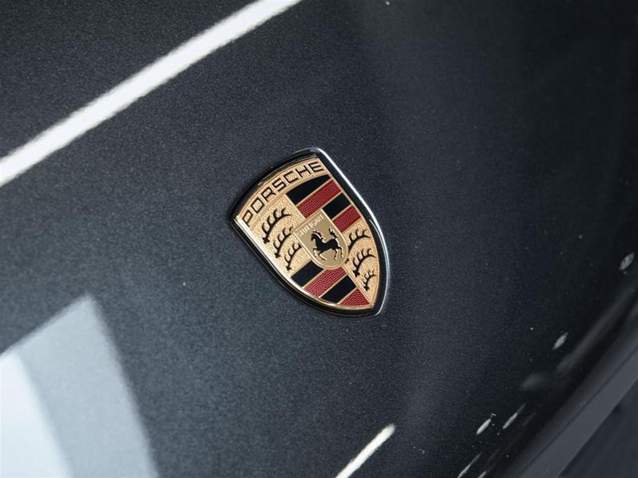2025 Porsche Macan AWD Photo