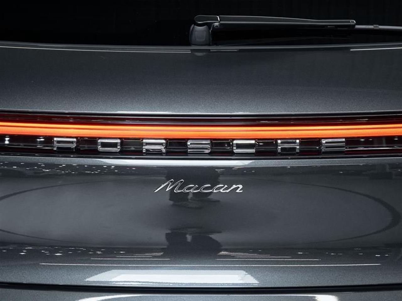 2025 Porsche Macan AWD Photo