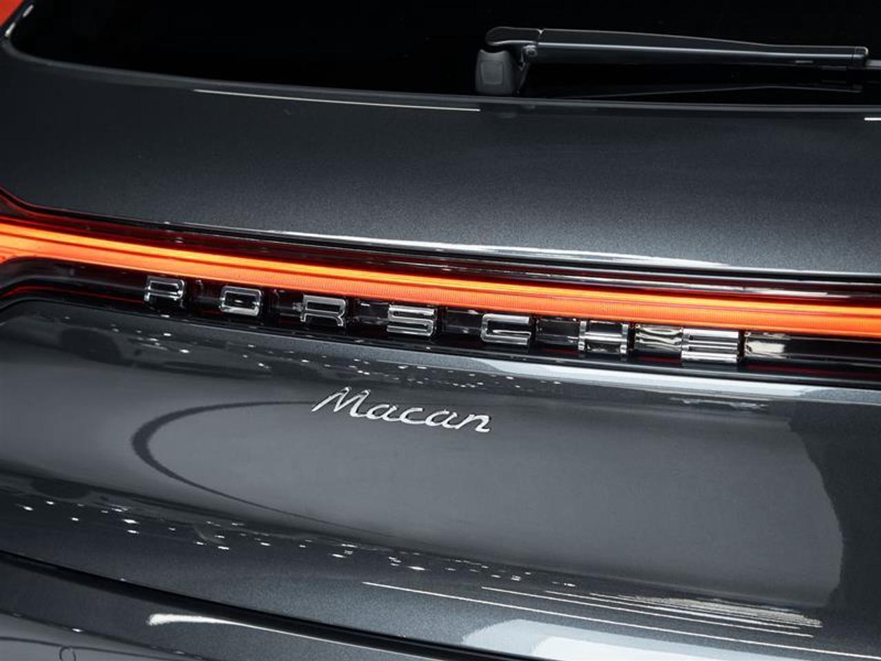 2025 Porsche Macan AWD Photo