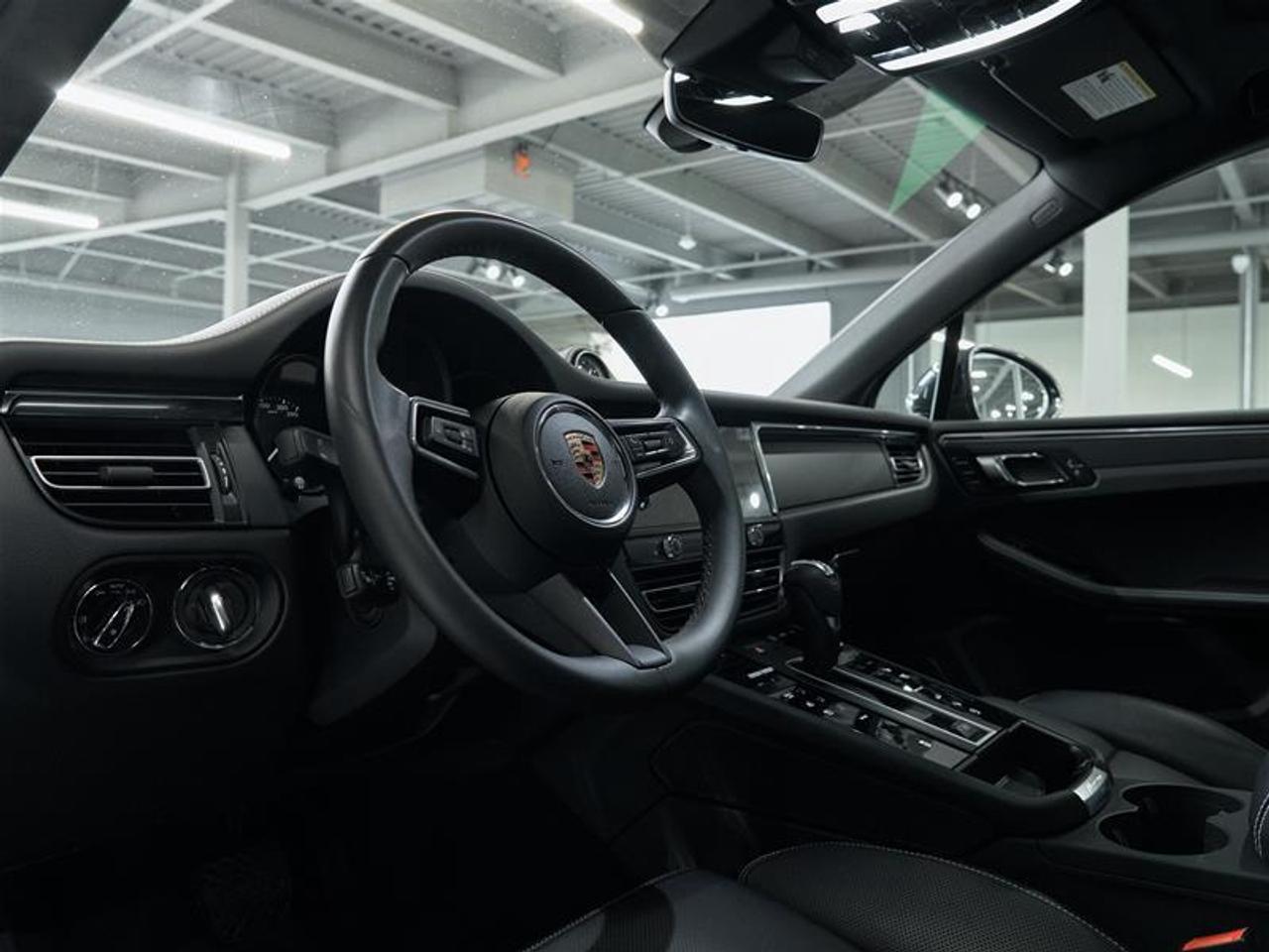2025 Porsche Macan AWD Photo