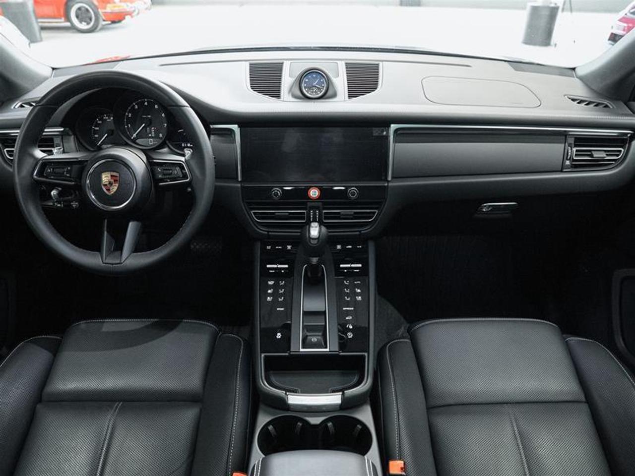2025 Porsche Macan AWD Photo