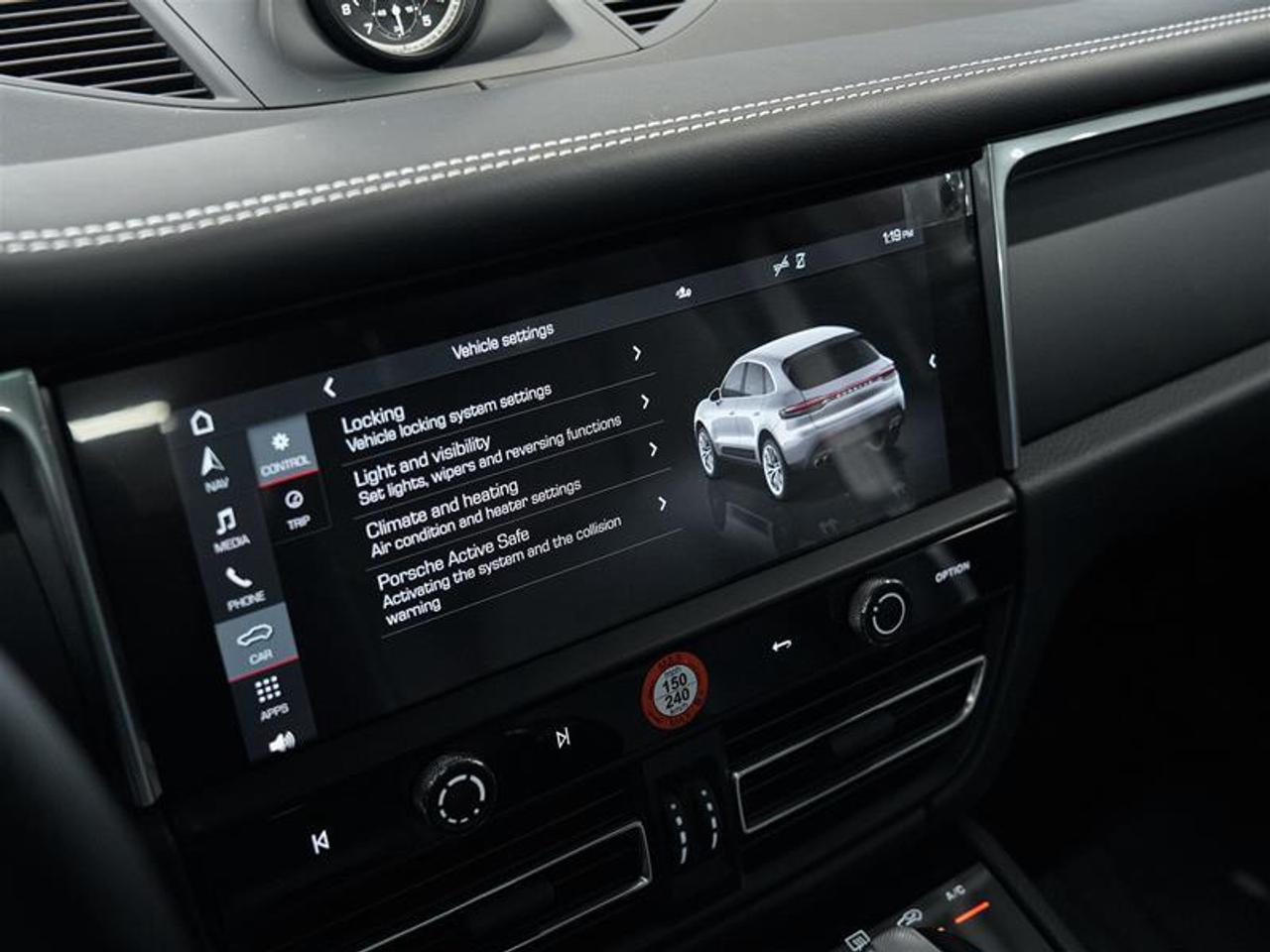 2025 Porsche Macan AWD Photo